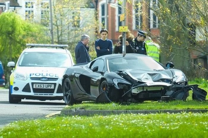 Хозяин суперкара McLaren 650S Spider разбил его спустя 10 минут после покупки