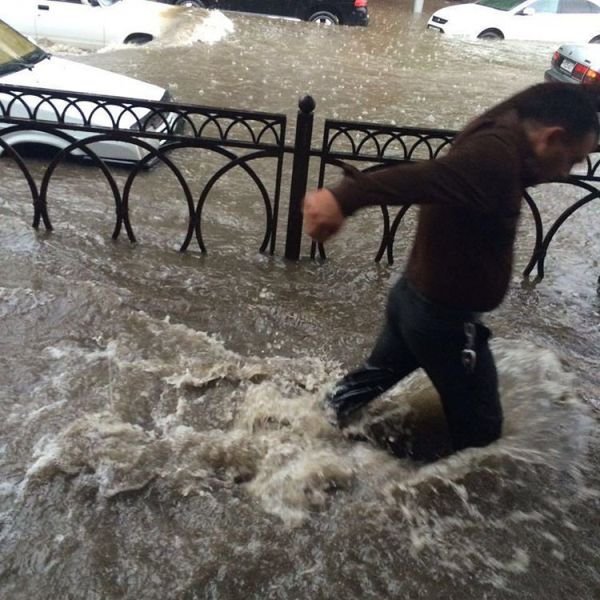 Проливной дождь и потоп во Владикавказе