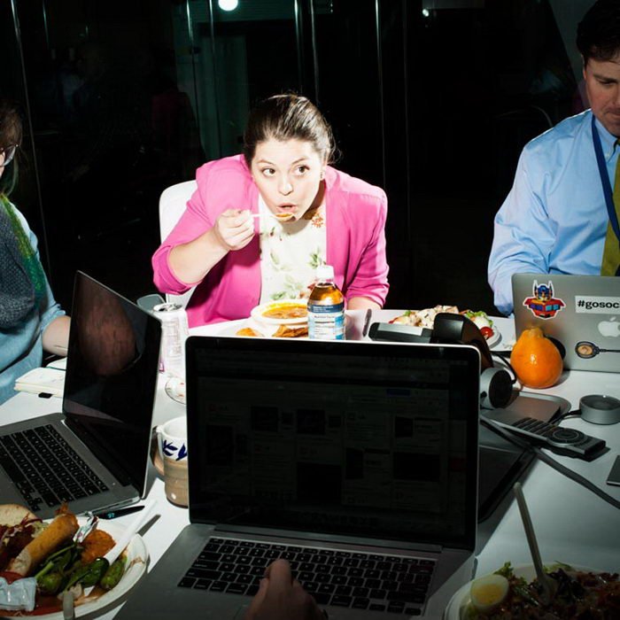 Офисные обеды в фотографиях от Brian Finke