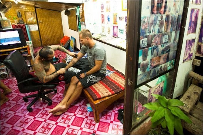 Как делают татуировки bamboo в Таиланде