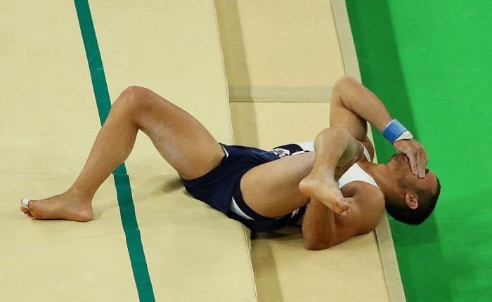 Французский гимнаст получил двойной перелом ноги на Олимпиаде в Рио