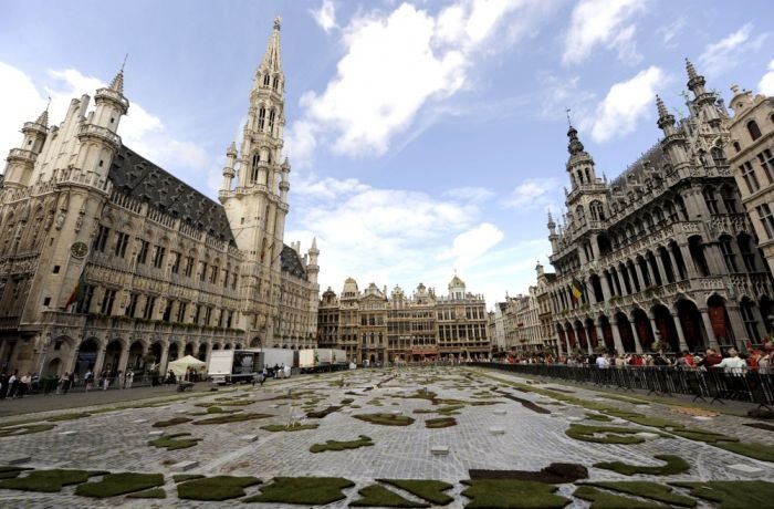 Цветочные ковры на центральной площади Брюсселя