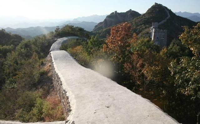 В Китае восстановили отрезок Великой стены, залив его бетоном