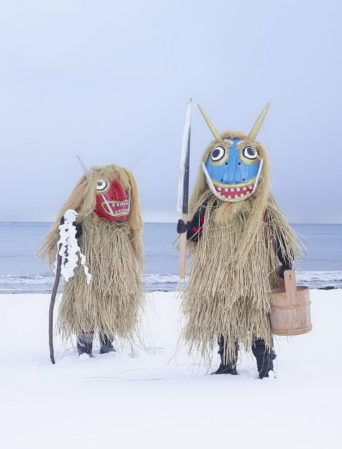 Ритуальные костюмы монстров Японии - фото Charles Freger