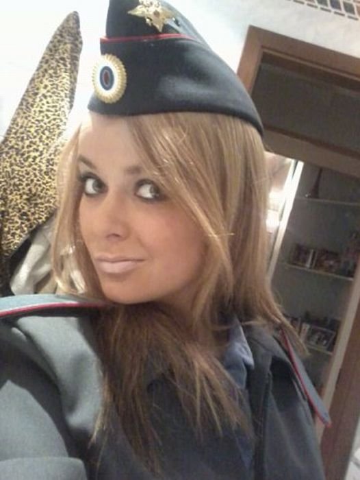Гламурная девушка из полиции в России (34 фото)