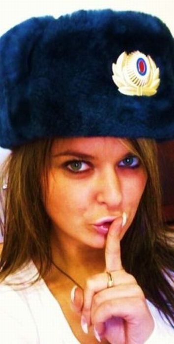 Гламурная девушка из полиции в России (34 фото)