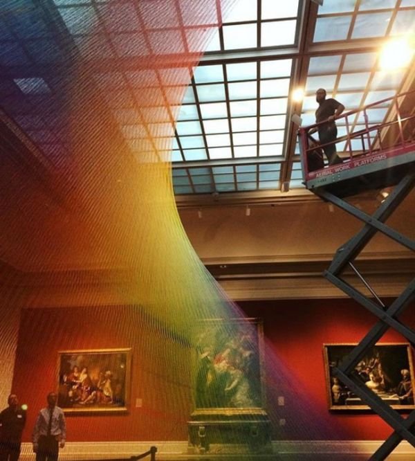 В американском музее появился арт-объект в виде радуги