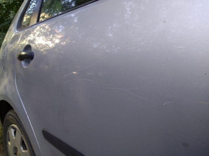 Минский автовладелец месяц спал в машине, чтобы поймать того, кто ее царапает