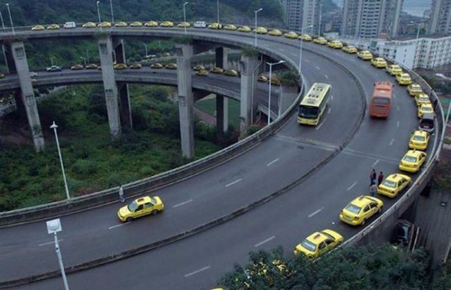 Гигантская очередь из такси, Китай
