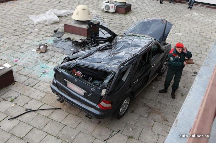 В Минске упал Mercedes ML