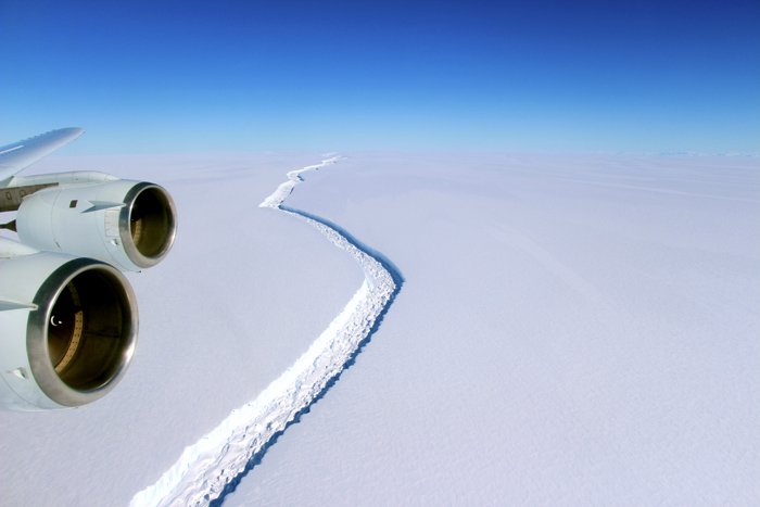 От Антарктиды скоро отколется громадный айсберг