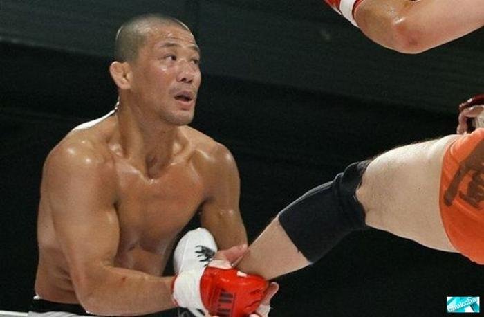 Борец J-Taro откусил сопернику ухо