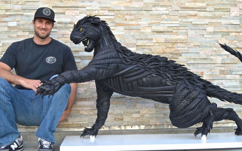 Профессиональный бейсболист в межсезонье создает впечатляющие скульптуры из покрышек