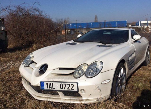 Конфискованный Mercedes SLR на открытой площадке в Чехии