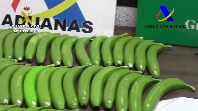 Испанская полиция задержала партию фальшивых бананов, набитых кокаином