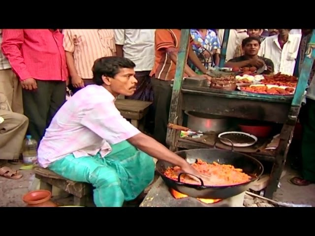 Уличный повар в Индии себя жарит, я в шоке!