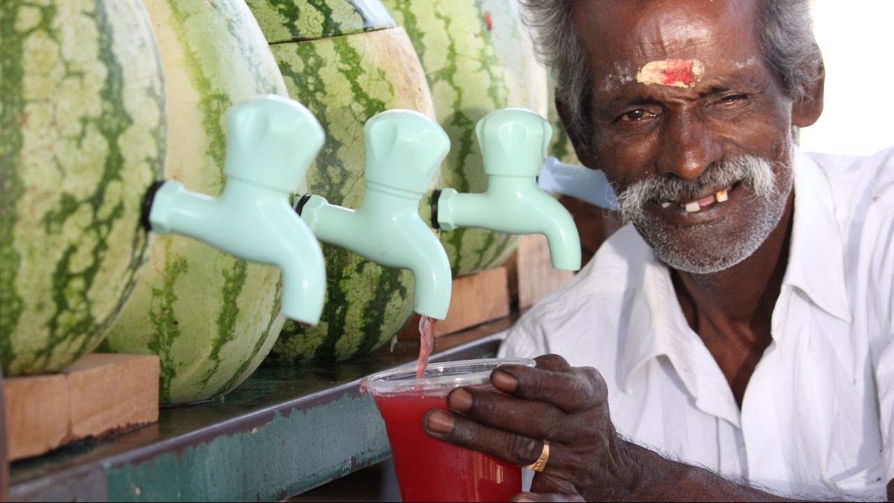 Индусы придумали прикольный способ пить через кран в Арбузе
