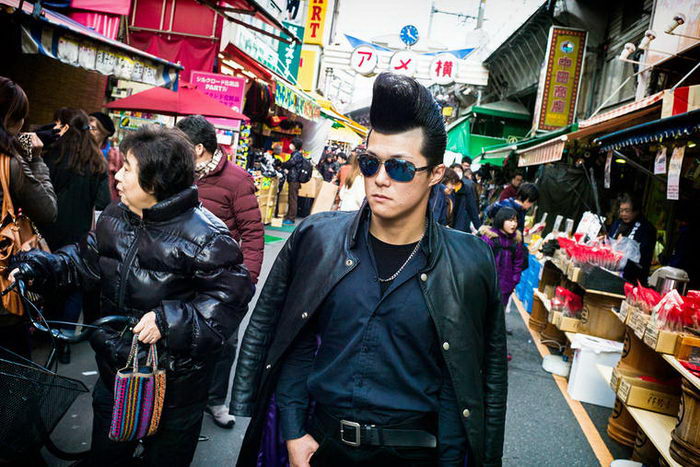 Повседневная жизнь в Токио фотографии Lee Chapman