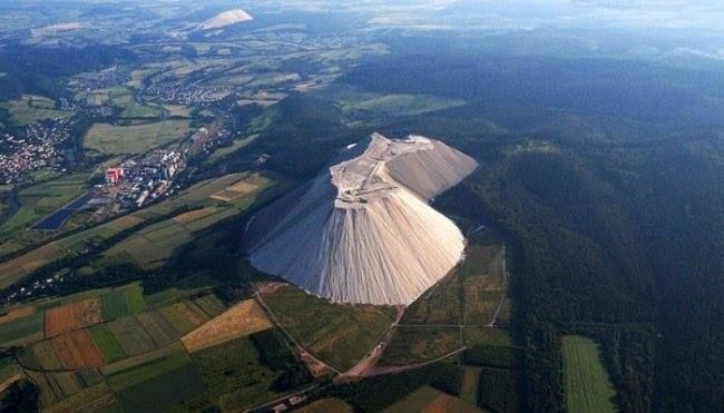 Гигантская гора поваренной соли в Германии растёт каждый час