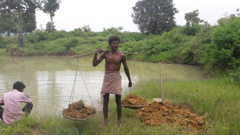 Индиец по имени Шьям Лал 27 лет в одиночку копал пруд