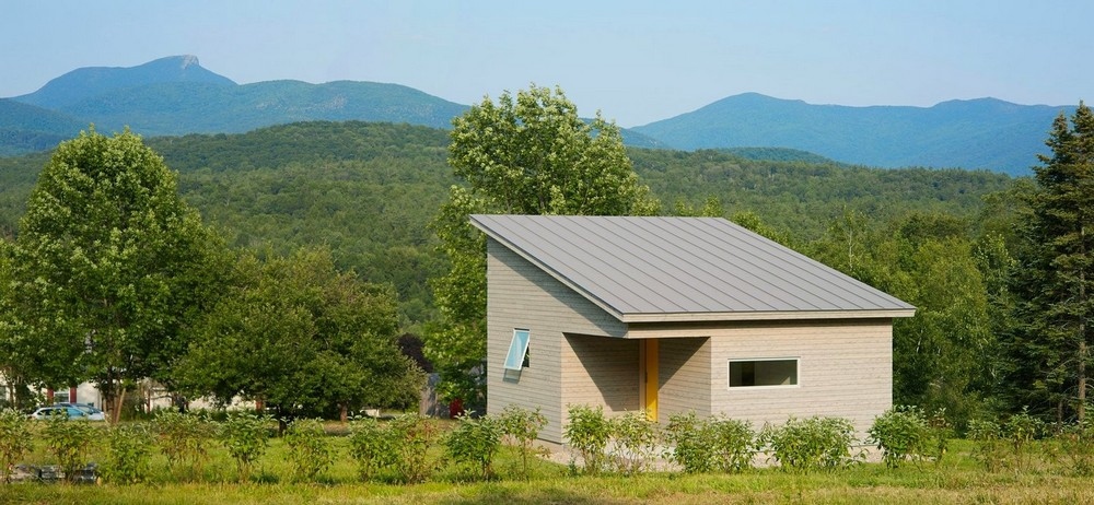 Компактный домик вблизи Зелёных гор в США