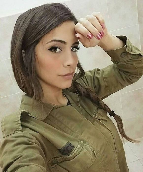 Фигуристая модель Orin Julie после службы в Израильской армии (14 фото)