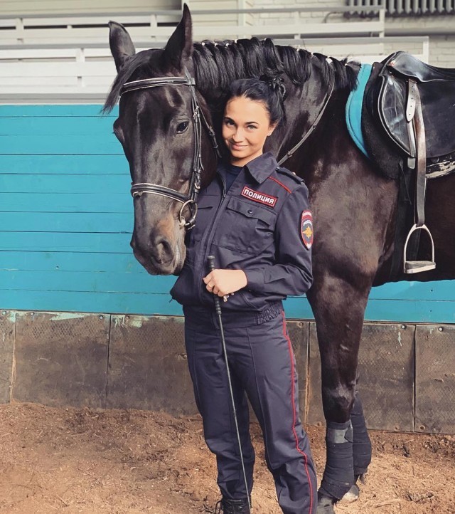 Татьяна Зима - очаровательная экс-сотрудница конной полиции (15 фото)
