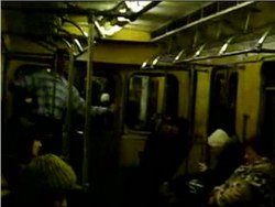 Странные танцы в метро
