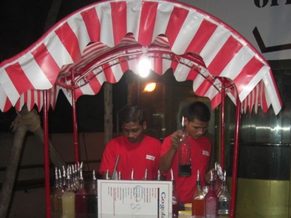 Индийский магазин с напитками (3 фото)