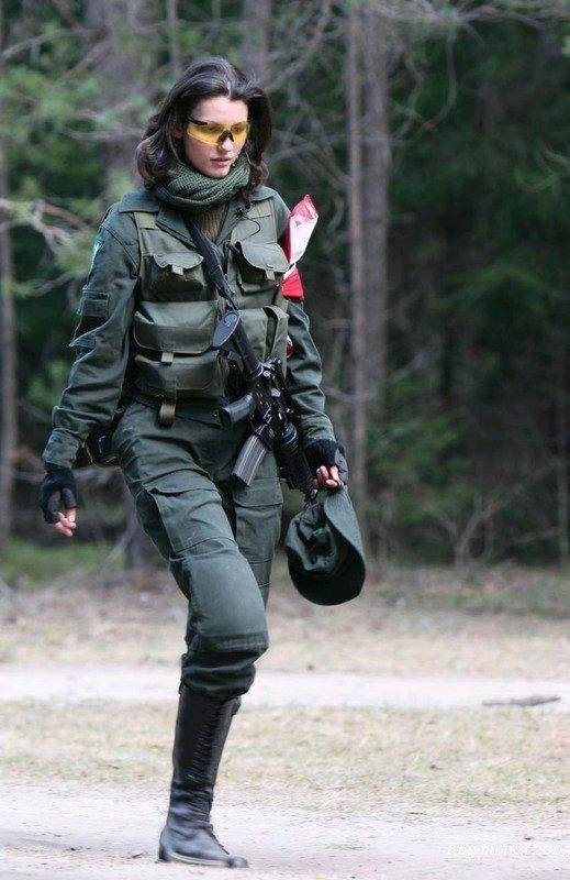 Девушки со стволами, часть два(49 фото)