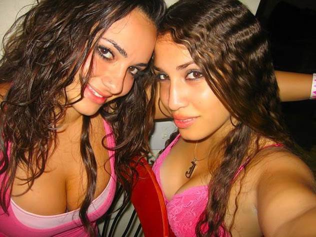 Соблазнительные девушки...