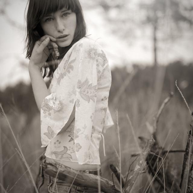 Задумчивые девушки (есть Ню)