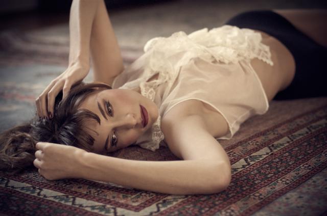 Задумчивые девушки (есть Ню)