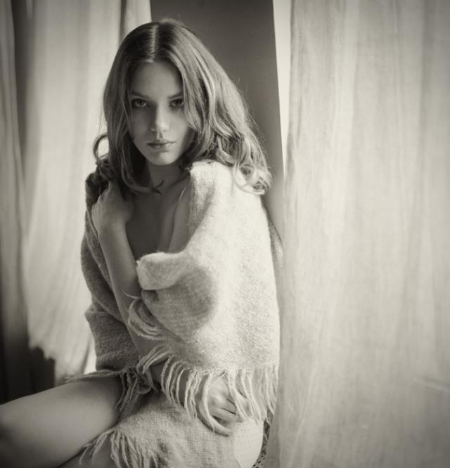 Задумчивые девушки (есть Ню)