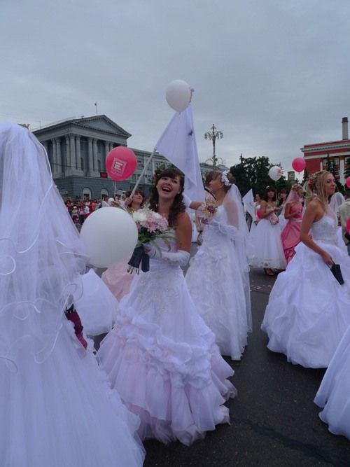 Парад невест в Курске (34 фото)