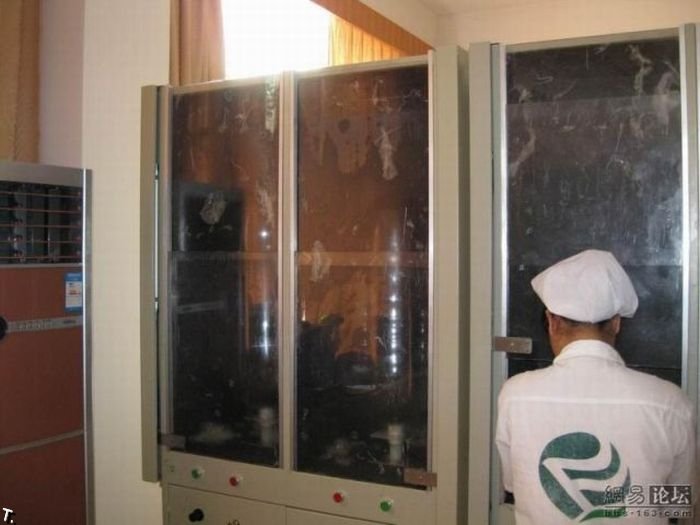 Фабрика презервативов в Китае