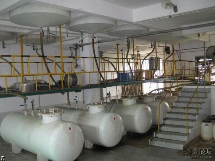 Фабрика презервативов в Китае