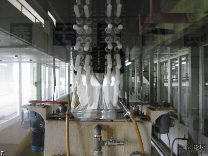 Фабрика презервативов в Китае