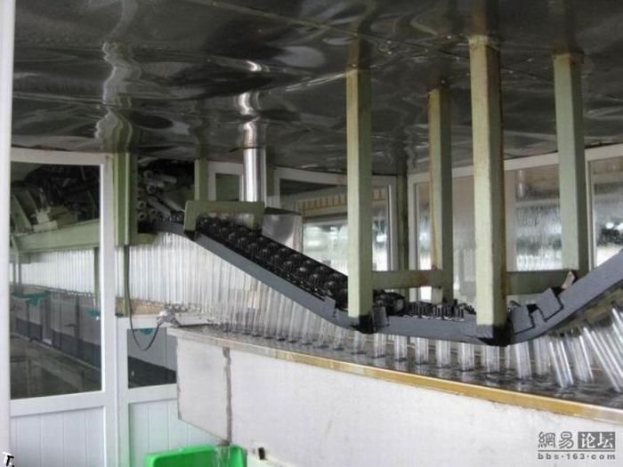 Фабрика презервативов в Китае