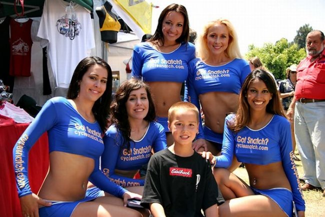 Девушки на мотошоу