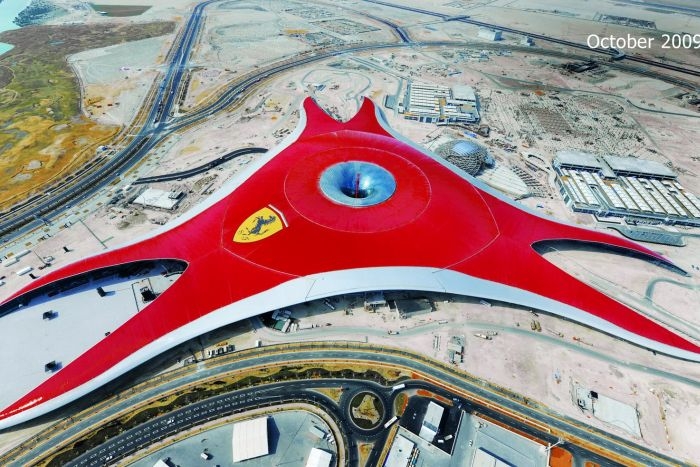Магазин Ferrari в Дубаи