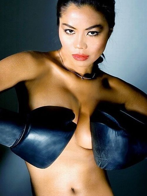 Девушки и перчатки...