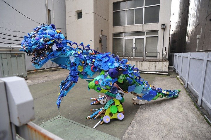 Динозавр из игрушек Hiroshi Fuji