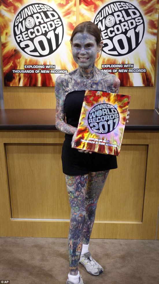 Джулия Гнусе-самая татуированная женщина в мире