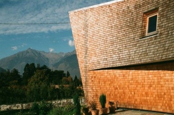 Прикольный изогнутый дом