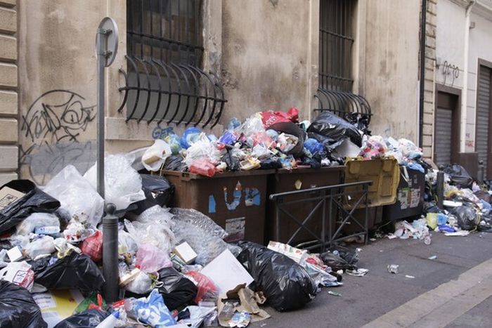 Акция протеста мусорщиков в Марселе