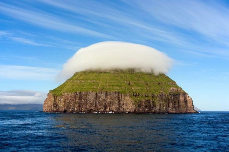 Луйтла-Дуймун - остров с короной из облаков