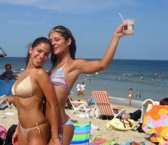 Девушки на пляжах (18+)