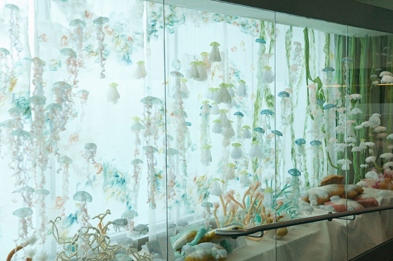 Аэропорт украсил аквариум с медузами