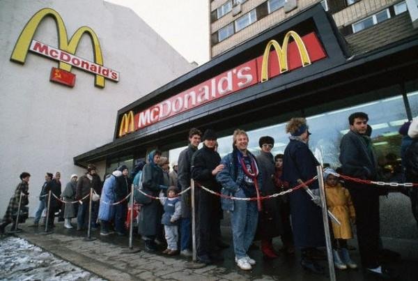 Открытие первого Макдоналдса в России 31 января 1990 года